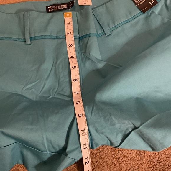 ***NWT*** NEW YORK & COMPANY SIGNATURE FIT 4” STRETCH SHORT - Picture 3 of 11